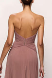 Robe de soirée longue froncée dos nu blush sans bretelles avec fente