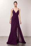 Robe de soirée longue longue fourreau froncé à col en V violet avec fente