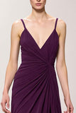 Robe de soirée longue longue fourreau froncé à col en V violet avec fente