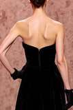 Robe de soirée longue sans bretelles en velours noir simple avec fente