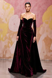 Robe de soirée longue en velours rouge foncé à décolleté en cœur