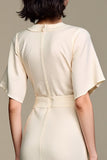Une ligne V col longue blanche robe