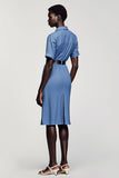 Mini robe de travail bleue à revers crantés avec ceinture