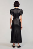 Une ligne noire à manches bouffantes robe longue