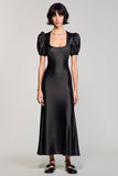 Une ligne noire à manches bouffantes robe longue