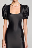 Une ligne noire à manches bouffantes robe longue