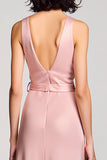 Une ligne rose col rond robe longue avec ceinture