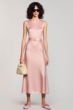 Une ligne rose col rond robe longue avec ceinture