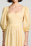 Robe midi à col carré jaune