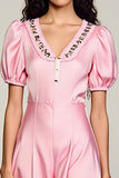 Robe midi en satin rose avec manches bouffantes