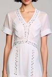 Robe blanche à col en V