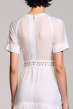 Robe blanche à col en V