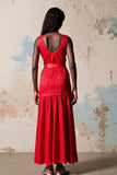 Robe rouge à col en V avec ceinture