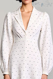 Robe blanche à pois à revers crantés