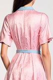 Robe d’invitée de mariage en satin à col polo rose avec ceinture