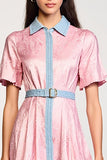 Robe d’invitée de mariage en satin à col polo rose avec ceinture