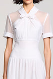Robe d’invité de mariage blanche en ligne avec noeud