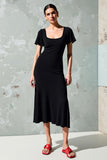 Robe d’invitée de mariage à col carré noir