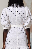 Robe midi blanche à pois avec ceinture