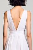 Robe d’invitée de mariage corbeille à col en V blanc