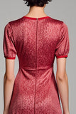 Robe longue d’invitée de mariage à col en V en satin rouge avec manches