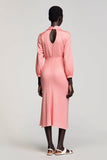Robe d’invitée de mariage froncée en satin rose avec noeud