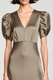 Robe longue d’invitée de mariage en satin olive à manches bouffantes