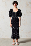 Robe d’invitée de mariée fourreau noir à pois