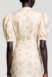Robe d’invitée de mariage midi en satin ivoire avec manches