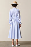 Robe d’invitée de mariée midi rayée bleue