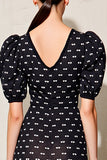Robe longue à pois noirs à pois avec ceinture
