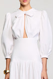 Une ligne blanche midi robe avec noeud