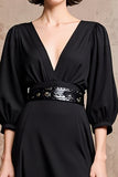 Robe d’invitée de mariage midi à col en V noir avec demi-manches