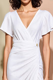 Robe d’été midi blanche à col en V froncé avec fente