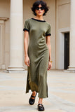 Robe longue d’invité de mariage à col bateau olive à manches courtes