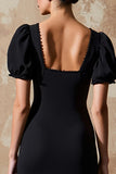 Robe longue formelle noire à col carré avec manches bouffantes