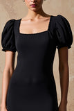 Robe longue formelle noire à col carré avec manches bouffantes