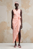 Robe longue d’été froncée en dentelle rose à col en V avec fente