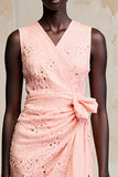 Robe longue d’été froncée en dentelle rose à col en V avec fente