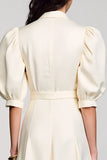 Robe de travail midi en satin ivoire à revers