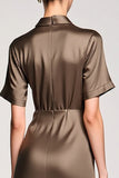 Robe d’invitée de mariage à revers crantés Olive Sheath avec fente