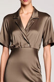 Robe d’invitée de mariage à revers crantés Olive Sheath avec fente