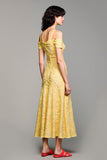 Épaule froide Une ligne Jacquard jaune Robe d’invitée de mariée