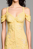 Épaule froide Une ligne Jacquard jaune Robe d’invitée de mariée
