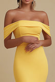 Robe de soirée sirène jaune satin mat à épaules dénudées