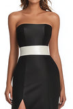 Robe de soirée longue sans bretelles en satin noir avec fente