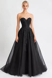 Robe de soirée longue sans bretelles en tulle noir avec appliques