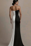 Robe de soirée longue sans bretelles en satin fourreau noir et blanc avec fente