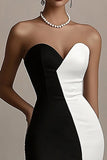 Robe de soirée longue sans bretelles en satin fourreau noir et blanc avec fente
