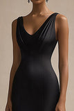 Robe de soirée longue en satin sirène noir à col en V